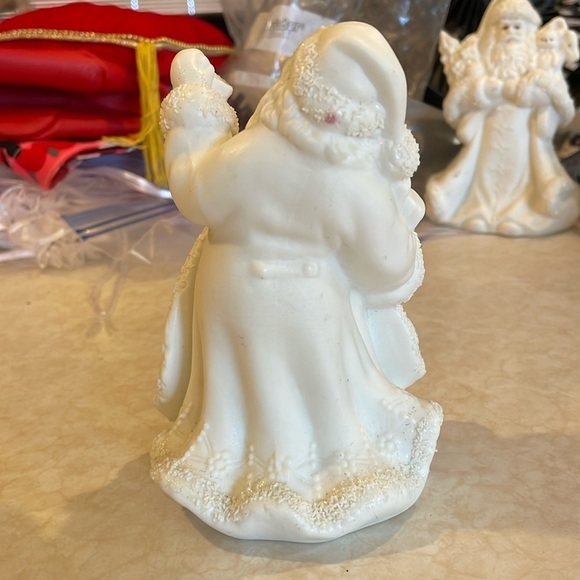 K's Collection - Santa Claus - White - Ceramic - Holding Lantern - Picture 2 of 3